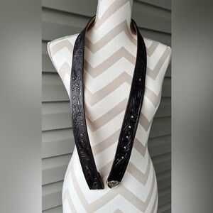 VTG- TONY LAMA buckle black WESTERN tooled leather floral Sz 42